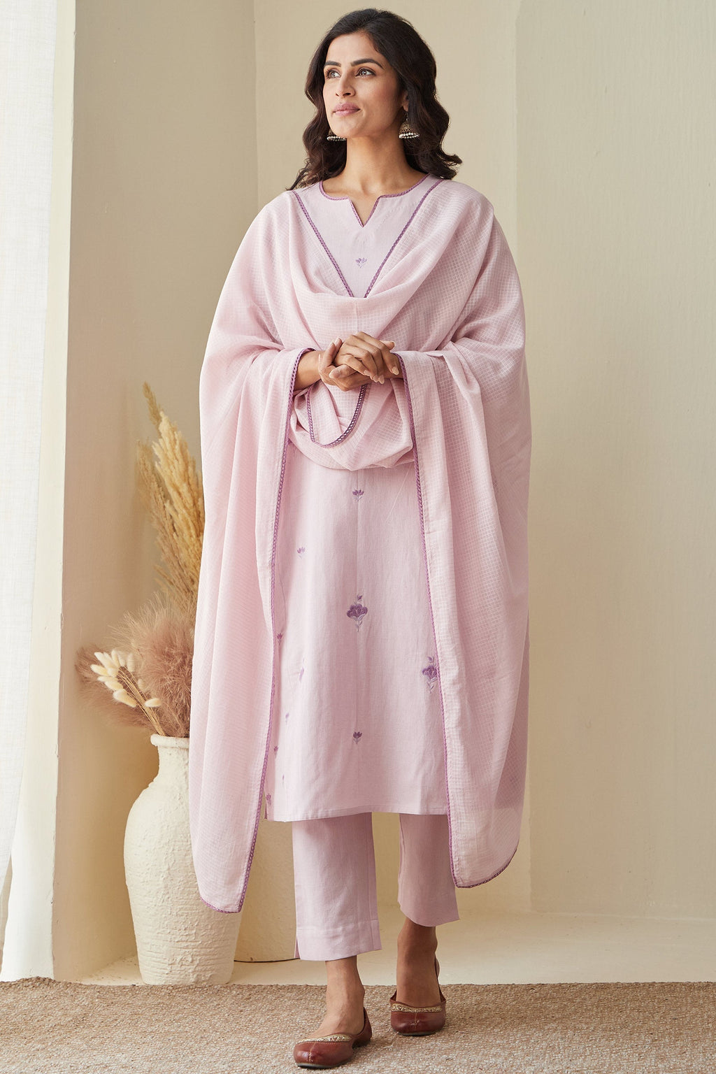 Nazm Alisha Kurta