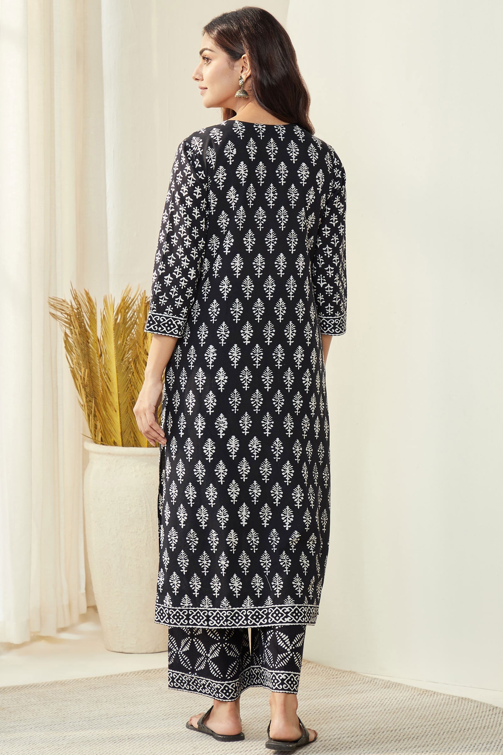 Mirza Ameera Kurta